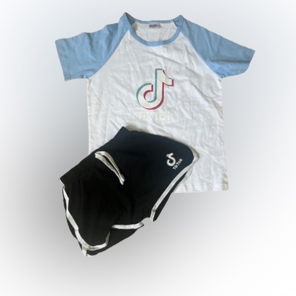 TikTok tween time!  This never worn outfit is adorable!